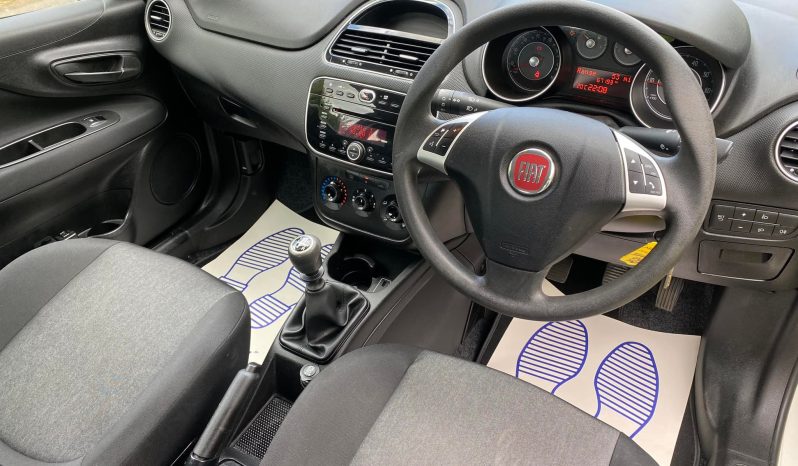 2015 Fiat PUNTO full