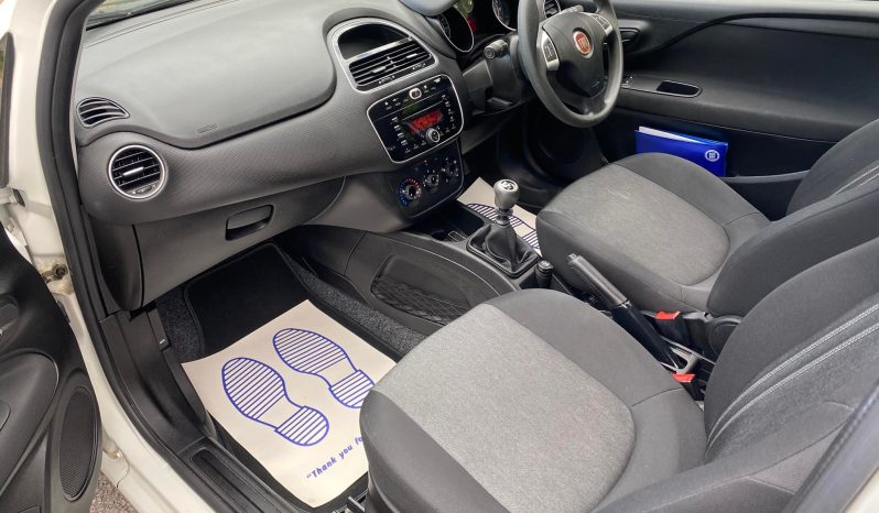 2015 Fiat PUNTO full